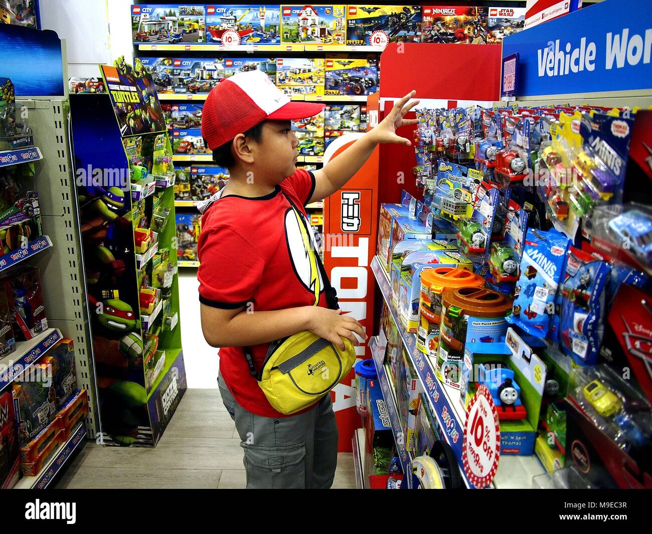 QUEZON CITY, PHILIPPINES - MARCH 16, 2018: A boy looks at assorted toys on  a shelf of a toy store Stock Photo - Alamy