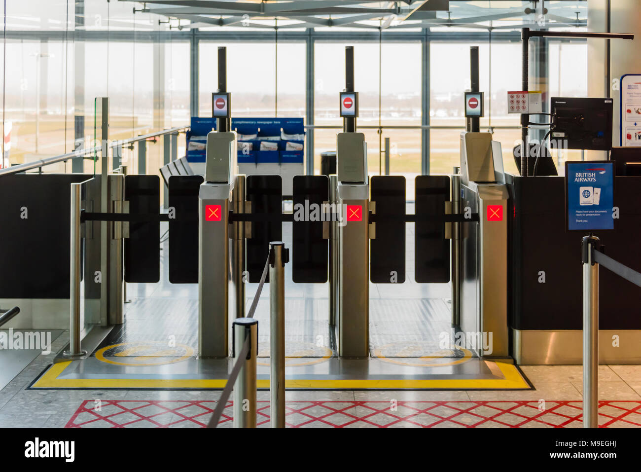 Airport security gate uk hires stock photography and images Alamy