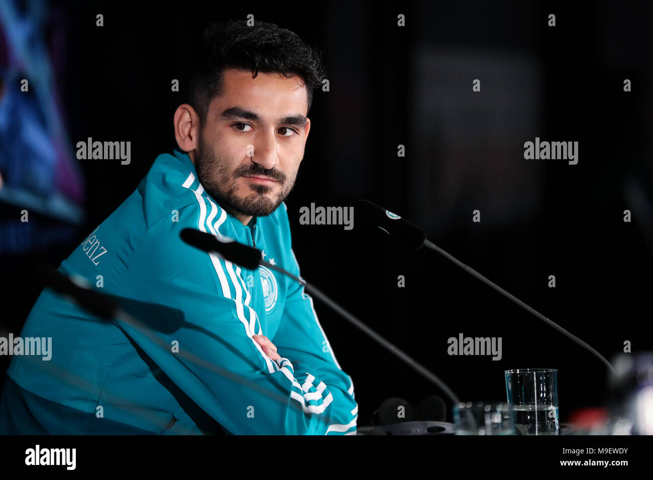 25 March 2018, Germany, Berlin: The German national team gives a press conference shortly before their game against Brazil. Player Ilkay Gündogan appears on stage. Photo: Christian Charisius/dpa Stock Photo