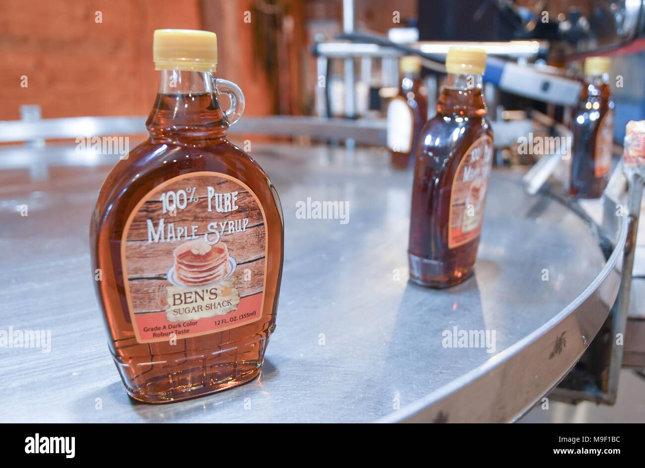 Maple syrup bottles hires stock photography and images Alamy