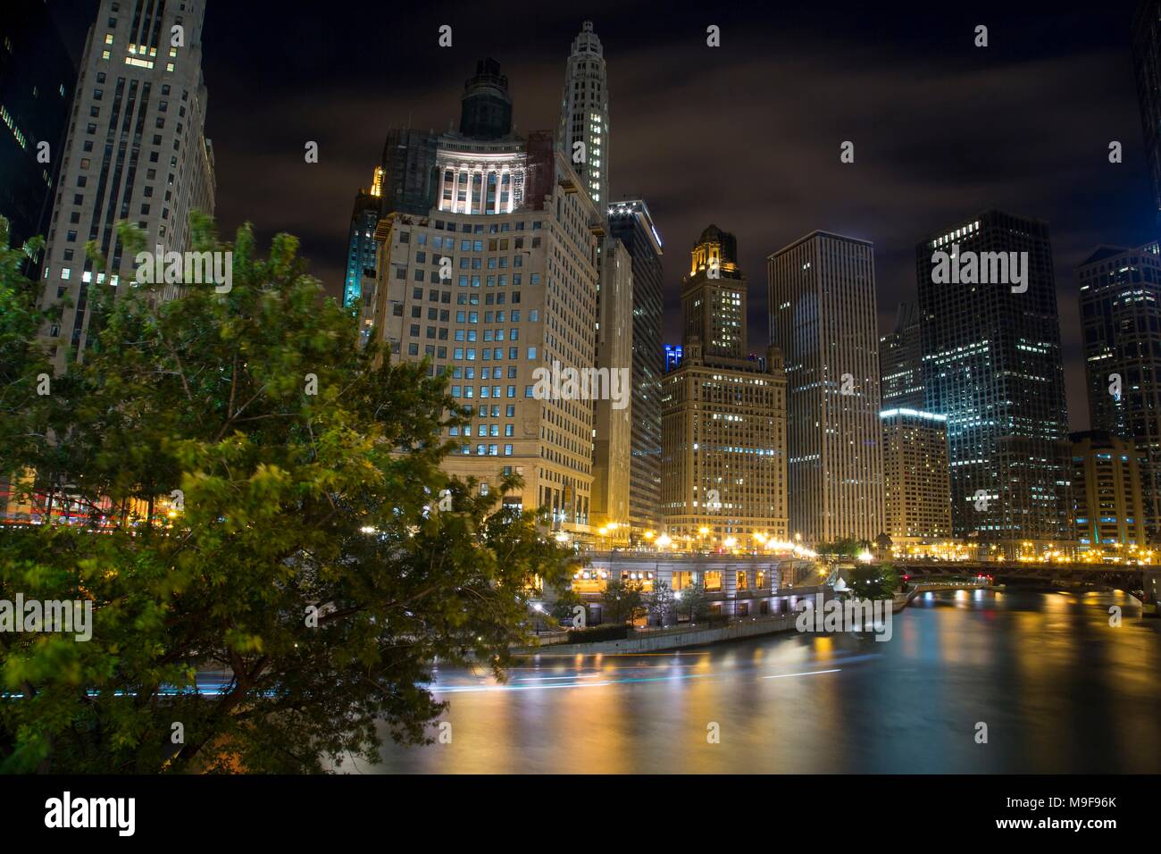 View of downtown Chicago and the Chicago River Stock Photo - Alamy