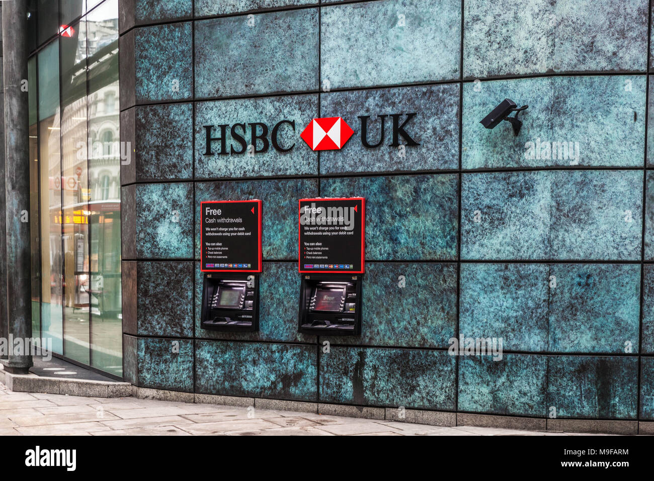 HSBC Bank exterior cash machines, Queen Victoria Street, London, EC2,  England, UK Stock Photo - Alamy