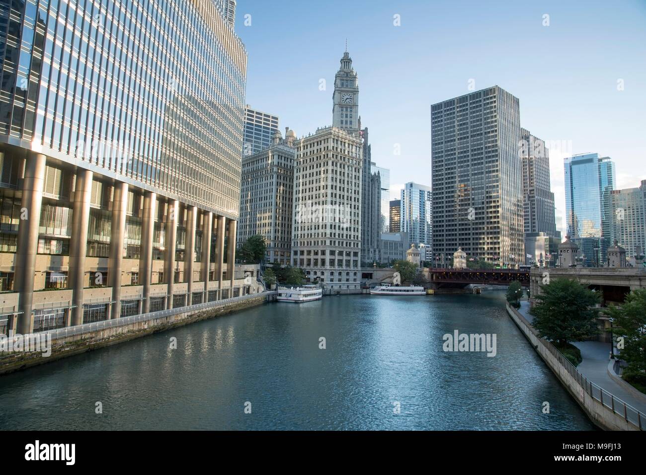 View of downtown Chicago and the Chicago River Stock Photo - Alamy