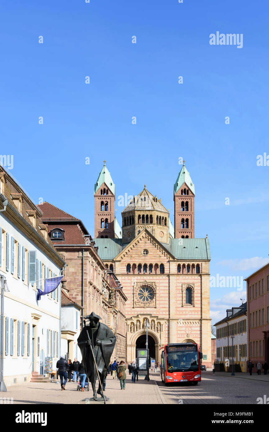Speyer: Dom (cathedral), street Maximilianstraße, statue 'Pilger' ('pilgrim'), , Rheinland-Pfalz, Rhineland-Palatinate, Germany Stock Photo
