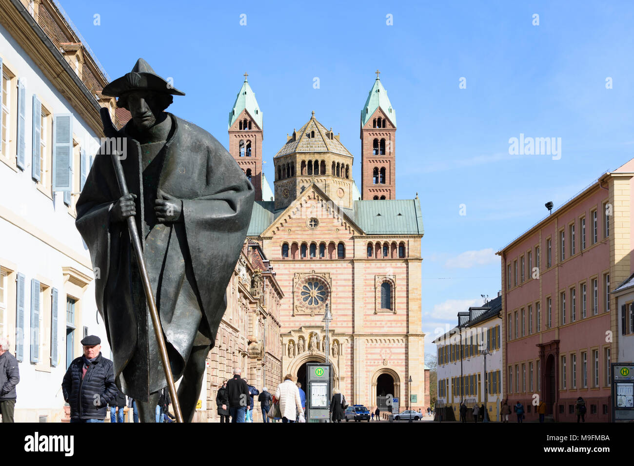 Speyer: Dom (cathedral), street Maximilianstraße, statue 'Pilger' ('pilgrim'), , Rheinland-Pfalz, Rhineland-Palatinate, Germany Stock Photo