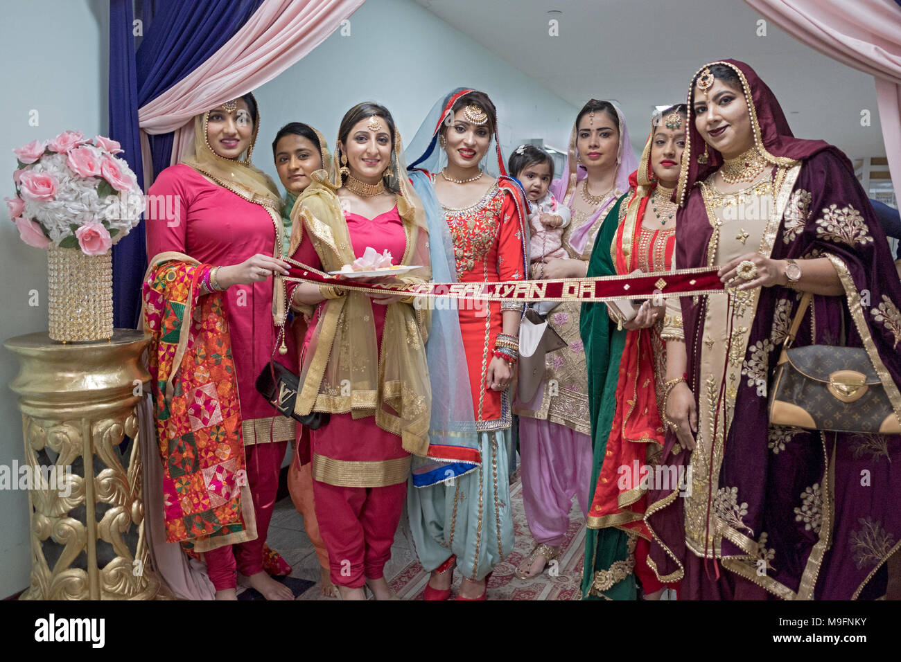 Beautiful Sikh women at the Naka Sallyan Da Ribbon cutting ceremony at a wedding in Rochmond Hills, Queens New York. Stock Photo