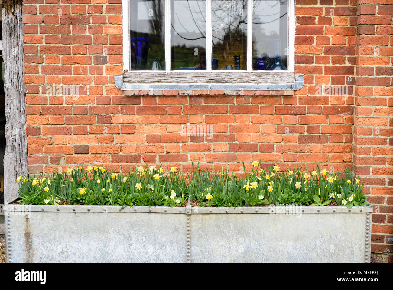 Old brick garden shed hi-res stock photography and images - Alamy
