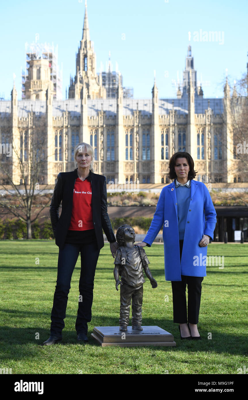 Natasha Kaplinsky and Joely Richardson (left) hand in a Save the Children petition with over 60,000 signatures to the Foreign Office, urging the government to suspend arms sales to Saudi Arabia at Victoria Tower Gardens in London. Stock Photo