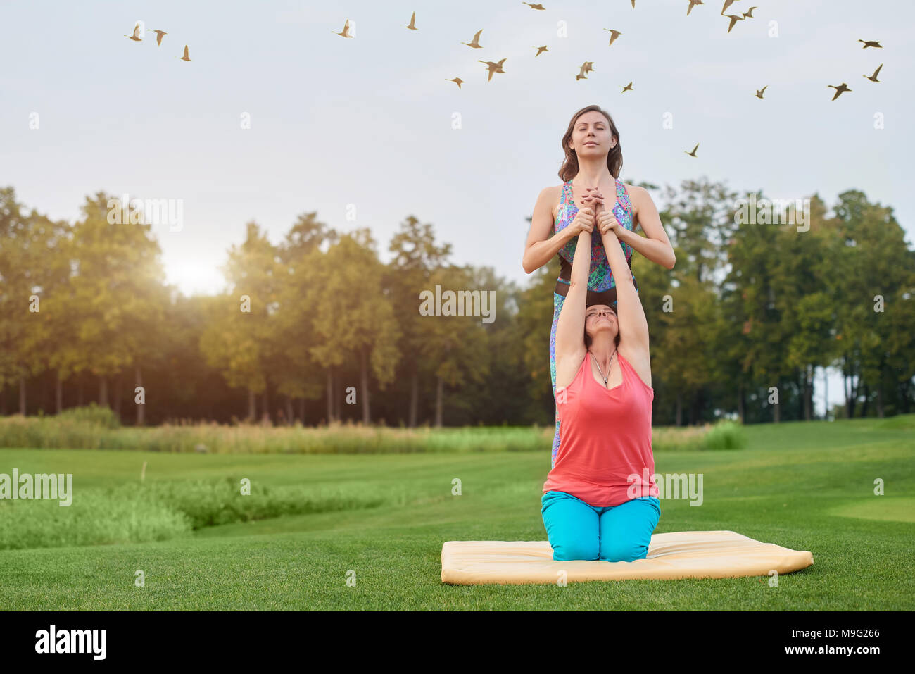 Outdoor yoga lesson hi-res stock photography and images - Alamy