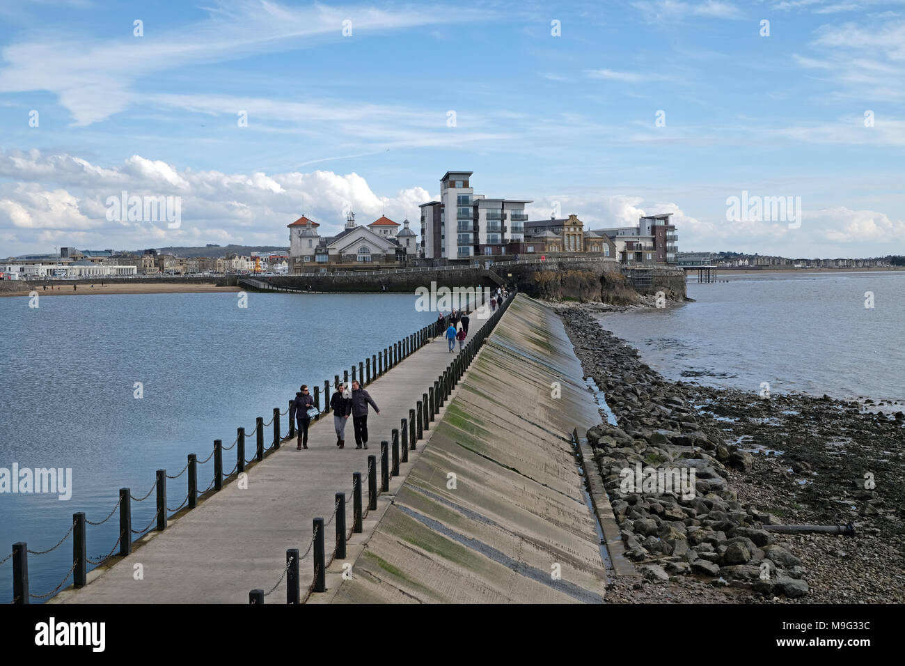 WestonsuperMare, UK. 25th March, 2018. UK weather walkers cross the