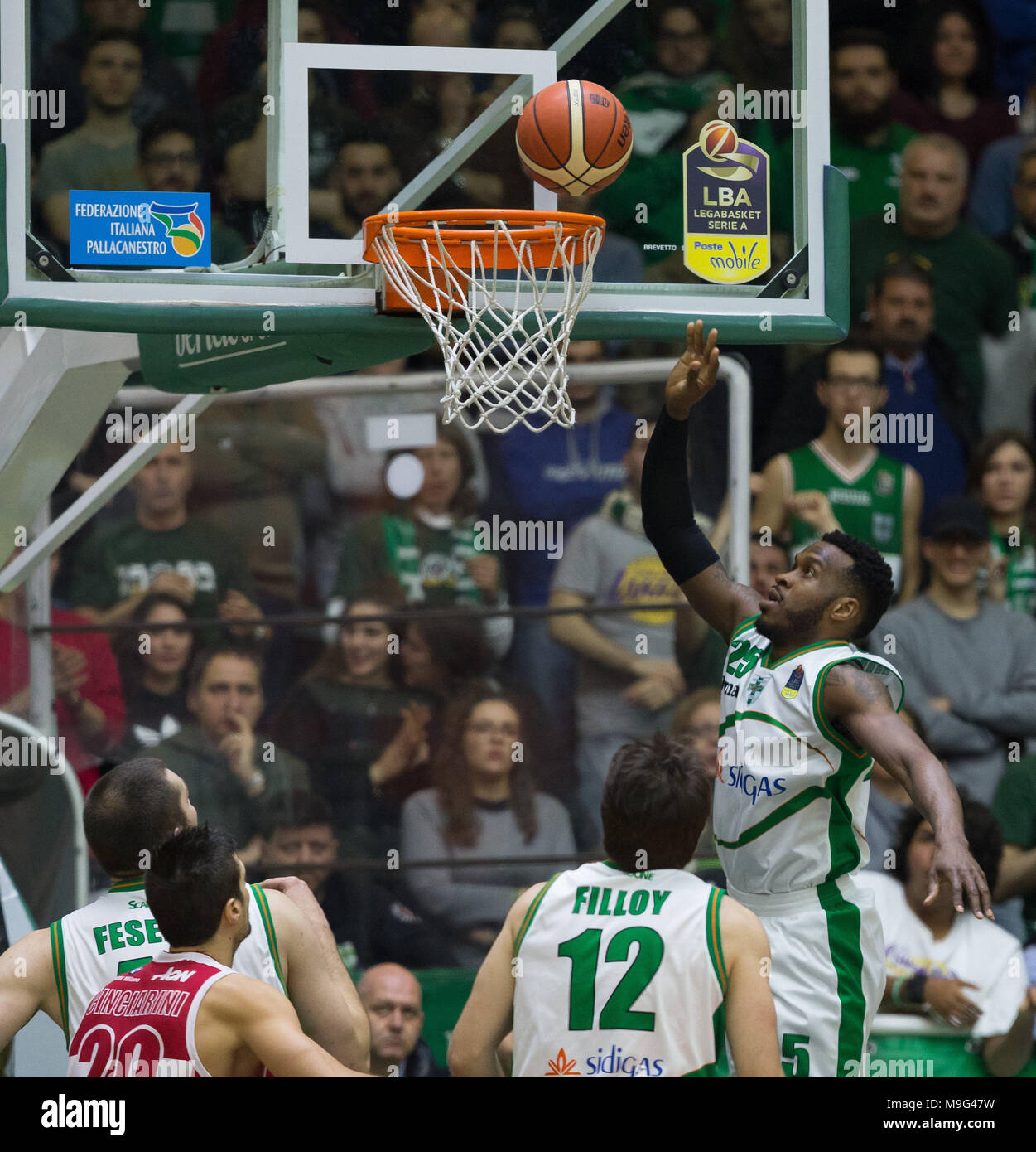 Avellino, Campania, Italy. 25th Mar, 2018. Rich Jason #25 of Sidigas goes  to the basket during the LegaBasket of Serie A match between Scandone  Sidigas Avellino and EA7 Emporio Armani Milano at