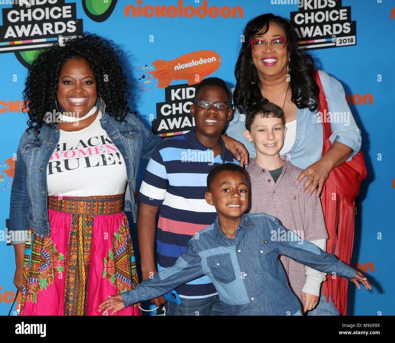 Inglewood, CA. 24th Mar, 2018. Sherri Shepherd, Jeffrey Tarpley, Guest, Joshua Kaleb Whitley, Kym Whitley at arrivals for Nickelodeon's 2018 Kids' Choice Awards - Part 2, The Forum, Inglewood, CA March 24, 2018. Credit: Priscilla Grant/Everett Collection/Alamy Live News Stock Photo