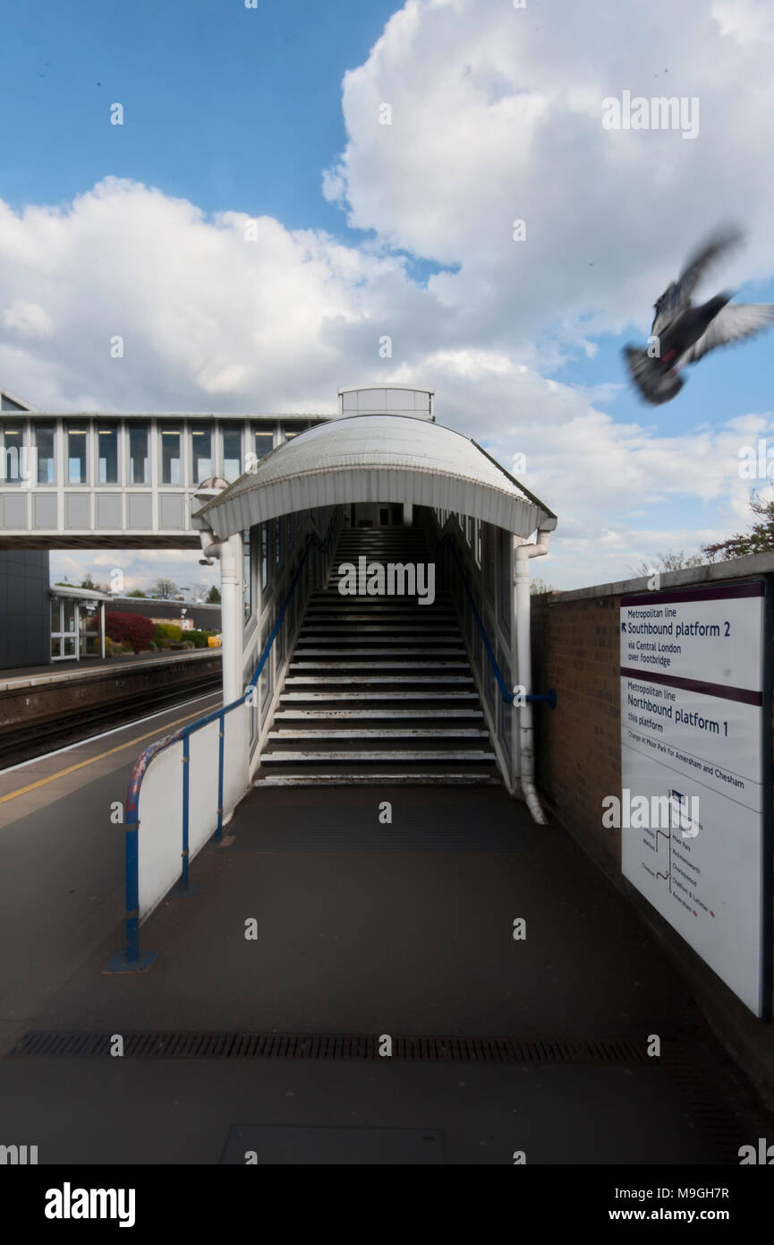 London Underground Tube Station Pinner Stock Photo Alamy