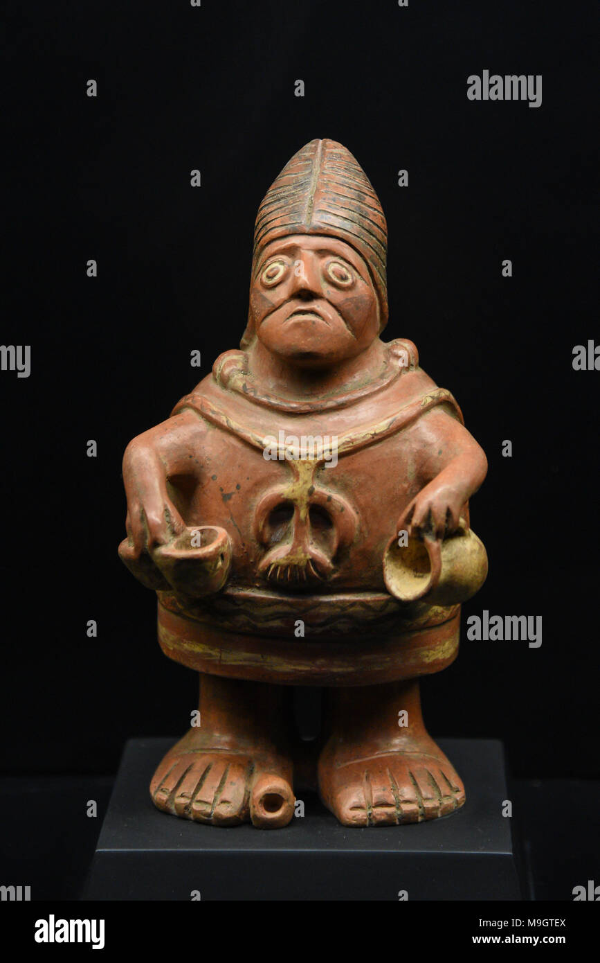 Peruvian Pottery Mochica, Wari, Inca era and culture Stock Photo