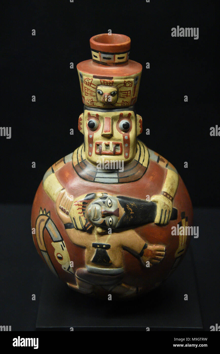Peruvian pottery figures from the Wari Culture Stock Photo Alamy