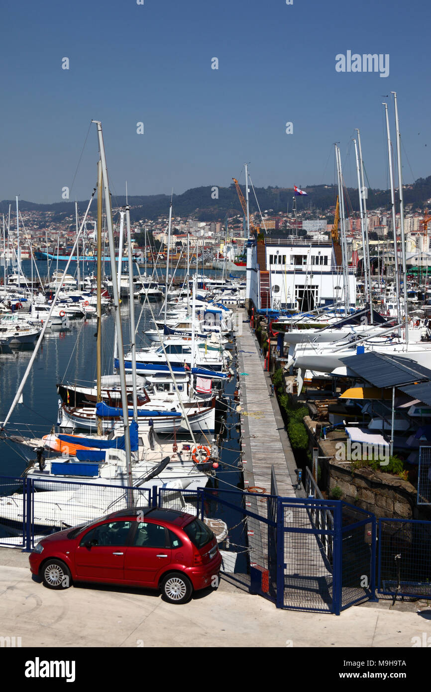 Velero yate hires stock photography and images Alamy