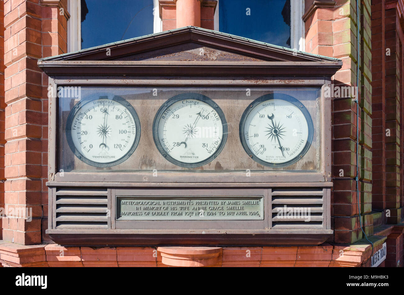 Weather instruments hi-res stock photography and images - Alamy