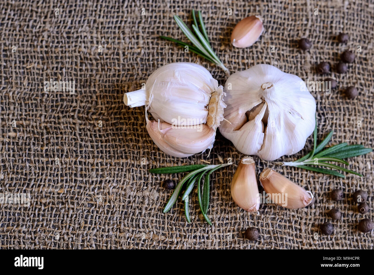 Garlic and cloves lying on a napkin Stock Photo - Alamy