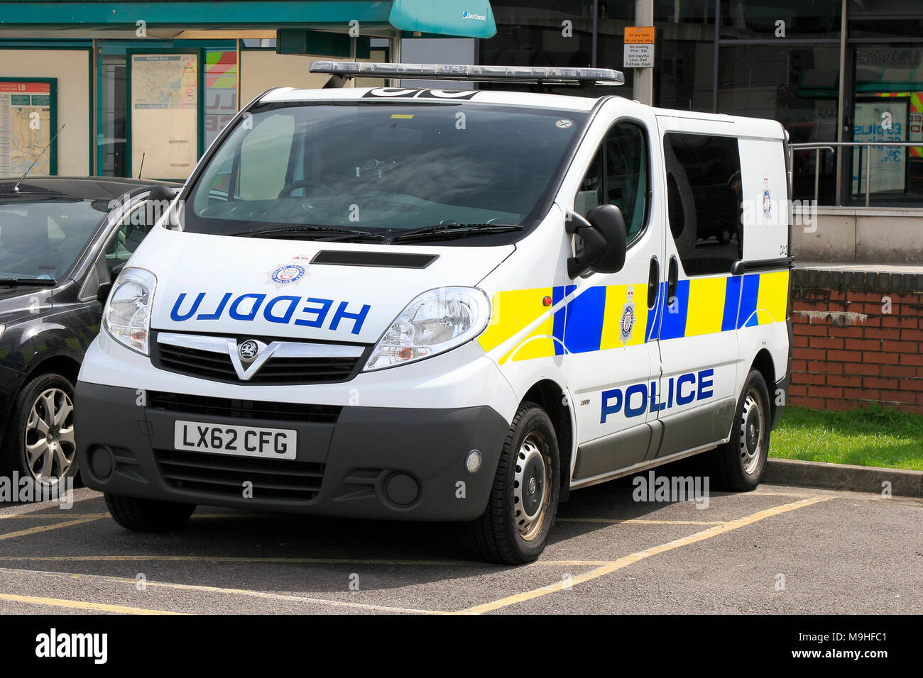 British Transport Police, Heddlu, Vauxhall Vivaro, Police Riot Van, LX62 CFG, Cardiff, South Wales, UK, Stock Photo
