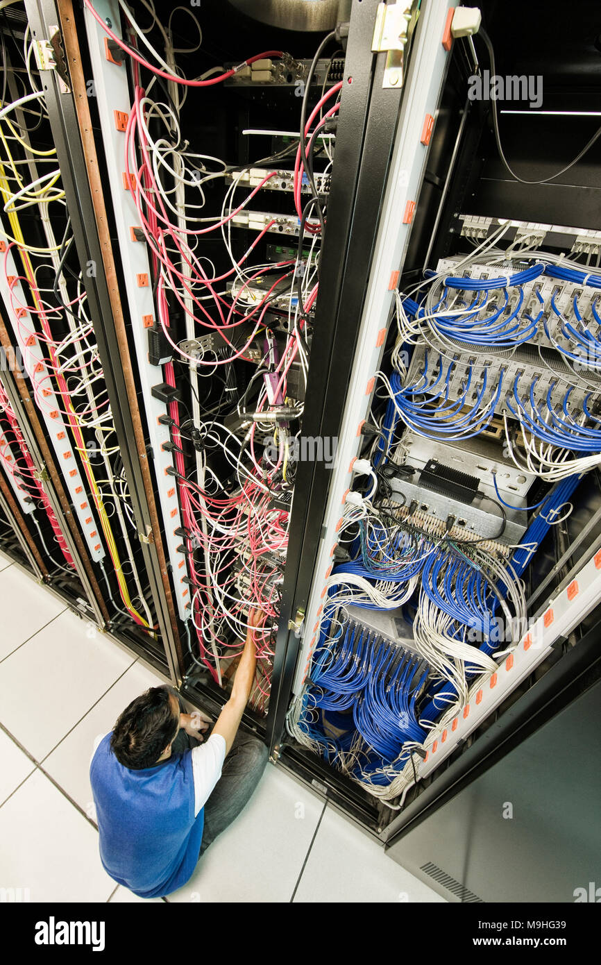 Bundle Cable Computer Cable bundling hi-res stock photography and images - Alamy