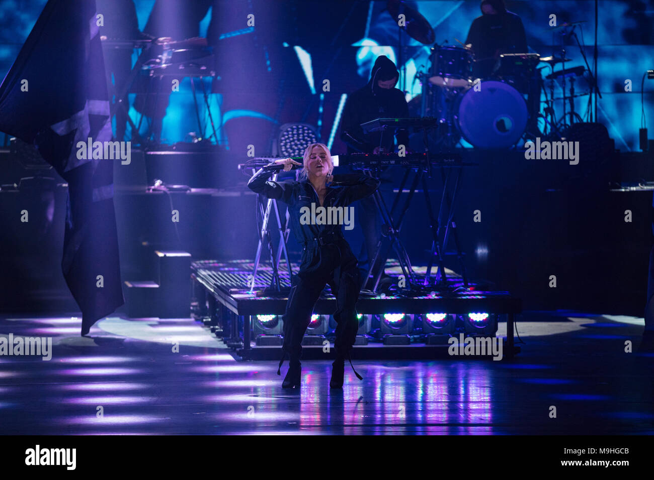 Norway, Oslo - February 25, 2018. The Norwegian DJ and record producer Alan Walker performs a live concert at Oslo Konserthus during the Norwegian Grammy Awards, Spellemannprisen 2017, in Oslo. Here the Norwegian singer Julie Bergan makes a guest appearance. (Photo credit: Gonzales Photo - Stian S. Moller). Stock Photo