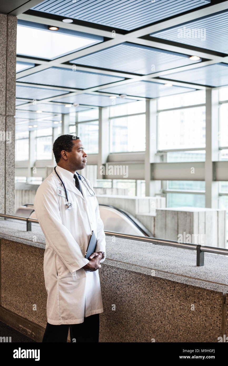 Mature man in lab coat hi-res stock photography and images - Alamy