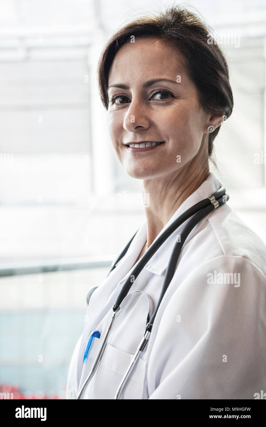 Female lab coat equipment hi-res stock photography and images - Alamy