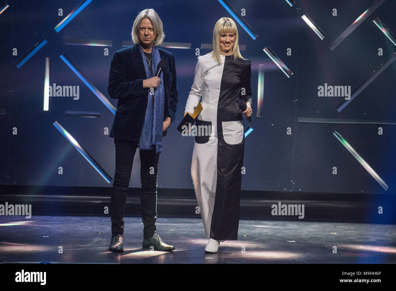 Norway, Oslo - February 25, 2018. The Norwegian singers Aslag Haugen and Dagny present an award during the Norwegian Grammy Awards, Spellemannprisen 2017, at Oslo Konserthus in Oslo. (Photo credit: Gonzales Photo - Stian S. Moller). Stock Photo