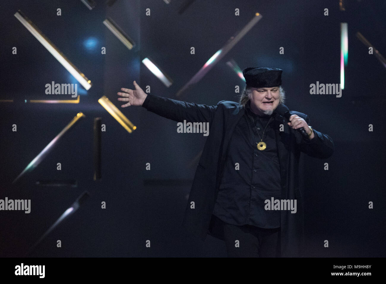 Norway, Oslo - February 25, 2018. The Norwegian blues guitarist Knut Reiersrud presents an award during the Norwegian Grammy Awards, Spellemannprisen 2017, at Oslo Konserthus in Oslo. (Photo credit: Gonzales Photo - Stian S. Moller). Stock Photo