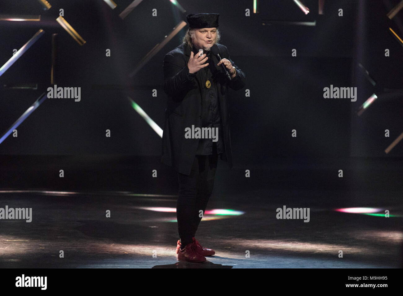 Norway, Oslo - February 25, 2018. The Norwegian blues guitarist Knut Reiersrud presents an award during the Norwegian Grammy Awards, Spellemannprisen 2017, at Oslo Konserthus in Oslo. (Photo credit: Gonzales Photo - Stian S. Moller). Stock Photo