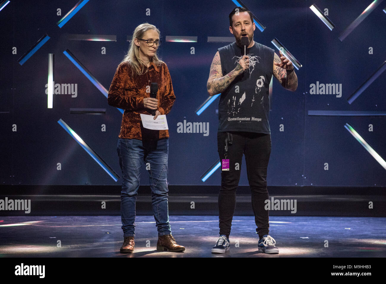 Norway, Oslo - February 25, 2018. The Norwegian musician Tarjei Strøm is hosting the Norwegian Grammy Awards, Spellemannprisen 2017, at Oslo Konserthus in Oslo. Here he is seen with May-Irene Aasen (L). (Photo credit: Gonzales Photo - Stian S. Moller). Stock Photo