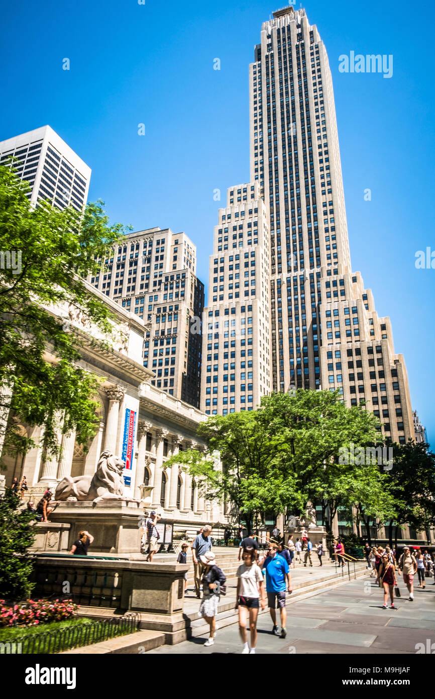 entrance to the New York Public Library Stock Photo