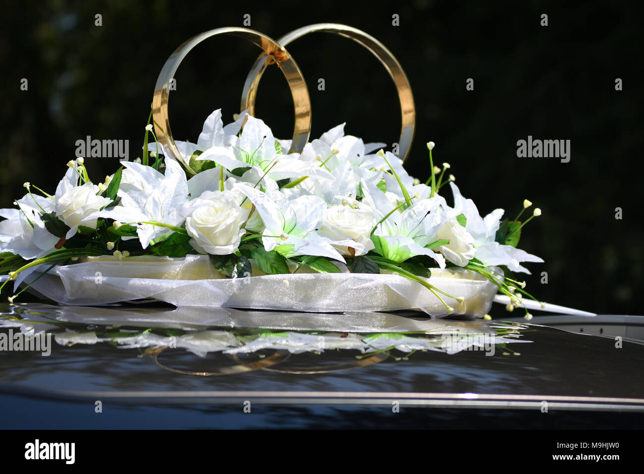 Wedding car decoration for the bride and groom Stock Photo Alamy