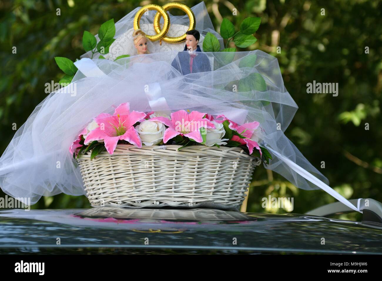 Wedding car decoration for the bride and groom Stock Photo Alamy
