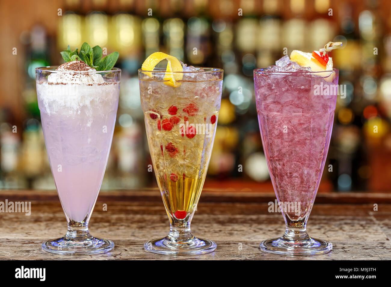 https://c8.alamy.com/comp/M9J3TH/summer-cocktail-menu-cocktails-stand-in-a-row-on-the-bar-space-for-text-M9J3TH.jpg