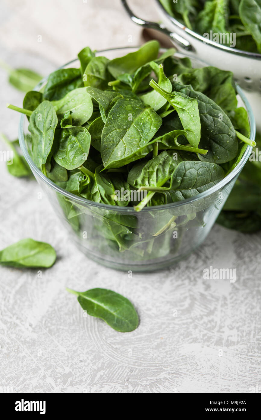 Baby spinach leaves Stock Photo - Alamy
