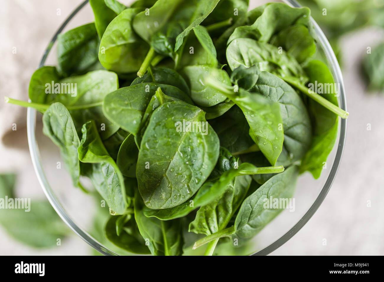 Baby spinach leaves Stock Photo - Alamy
