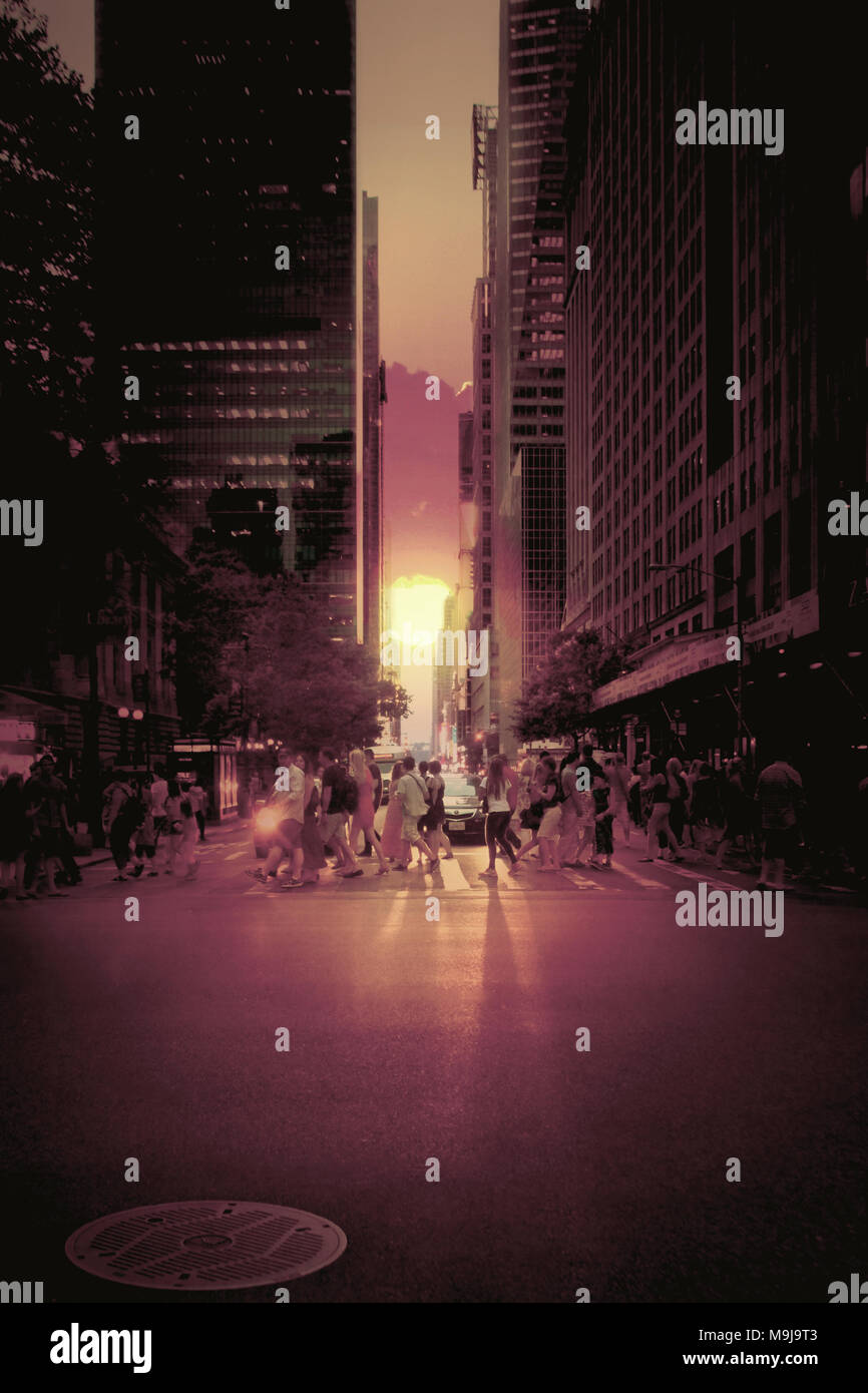 New York Street at Sunset Manhattanhendge Stock Photo - Alamy