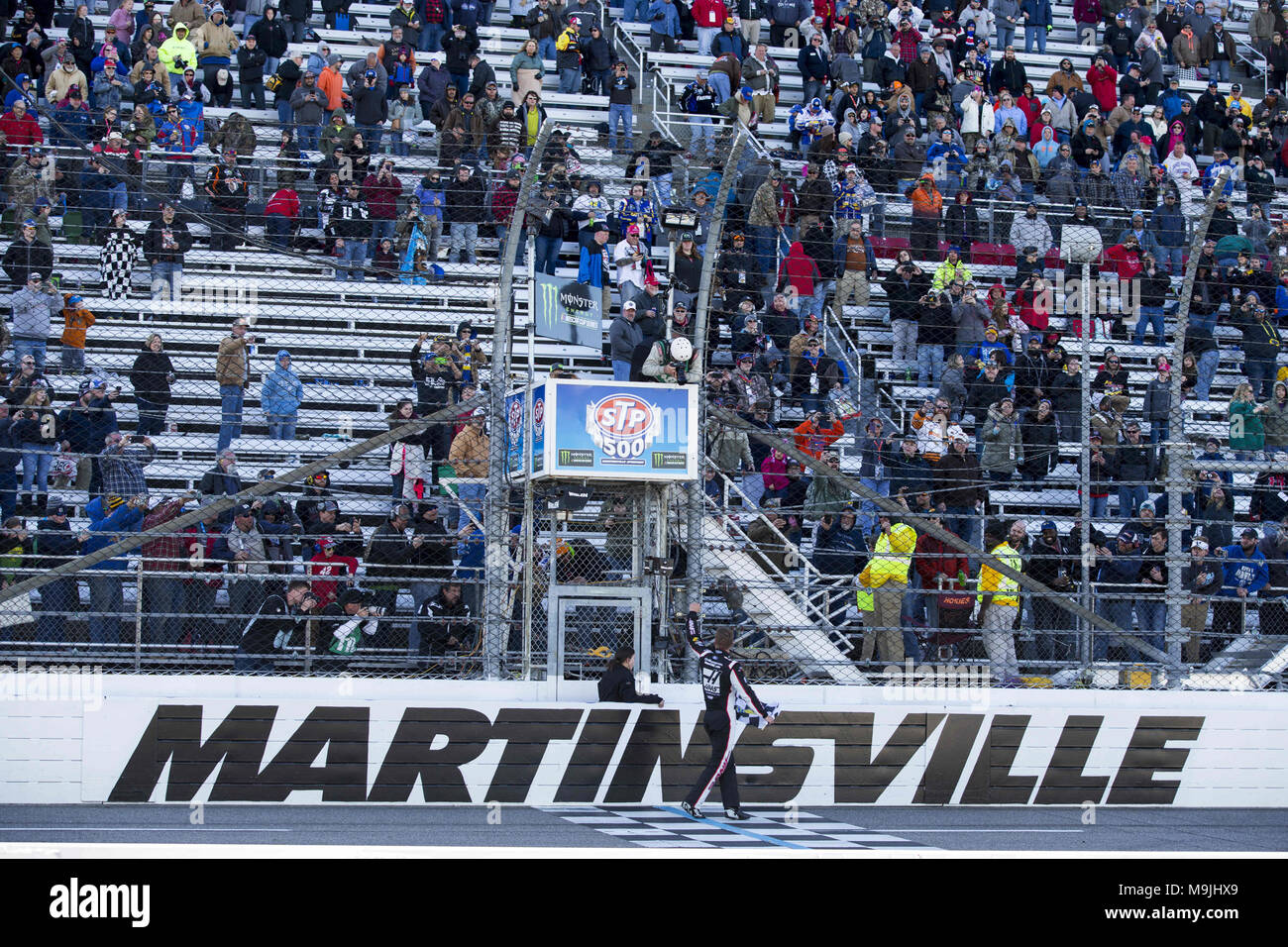 Martinsville, Virginia, USA. 26th Mar, 2018. March 26, 2018 - Martinsville, Virginia, USA: Clint Bowyer (14) wins the STP 500 at Martinsville Speedway in Martinsville, Virginia. Credit: Chris Owens Asp Inc/ASP/ZUMA Wire/Alamy Live News Stock Photo