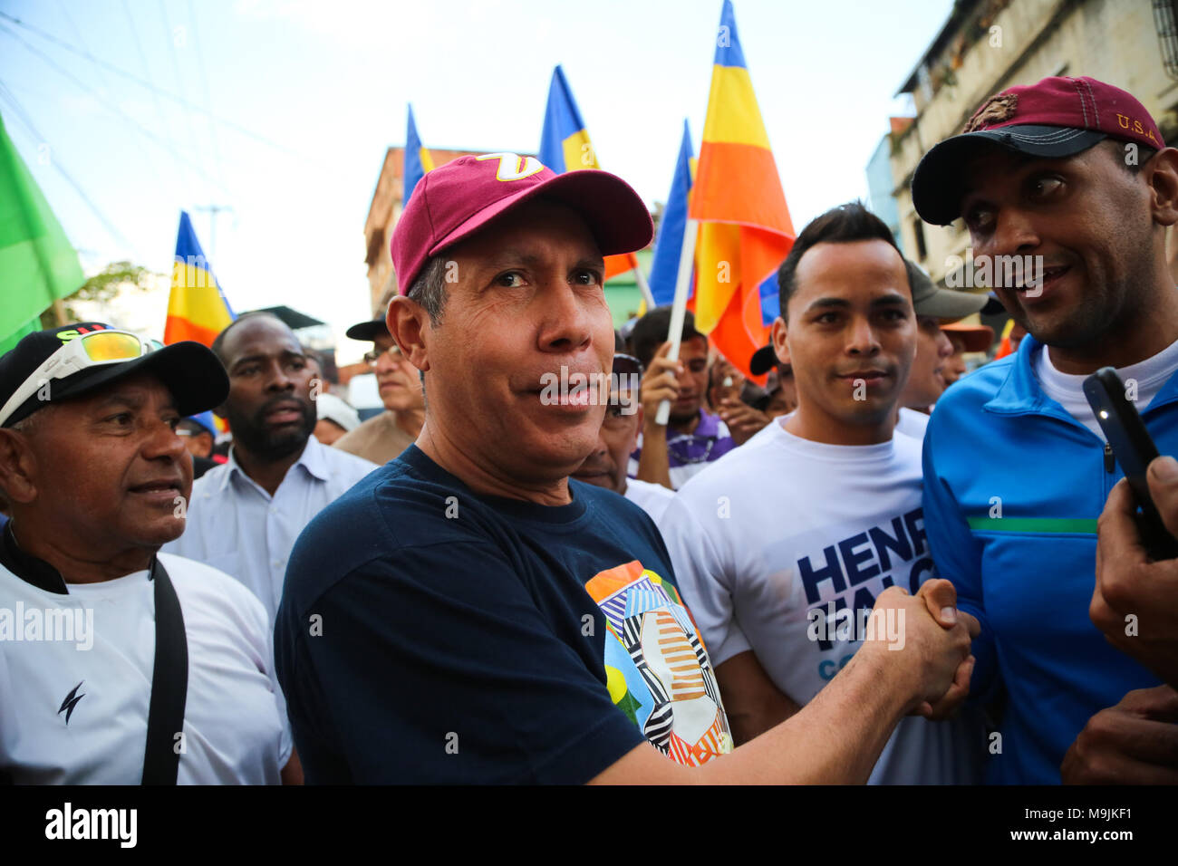 26 March 2018, Venezuela, Caracas: Opposition candidate Henri Falcon (C) walking with supporters through the streets of the slum of Petare. The former governor broke the boycott by the most important opposition coalition, MUD, and registered as presidential candidate. Maduro is seeking to be reelected for a term ending in 2025 during the coming elections of 20 May. Observers fear that the elections will be neither free nor fair. Photo: Wil Riera/dpa Stock Photo