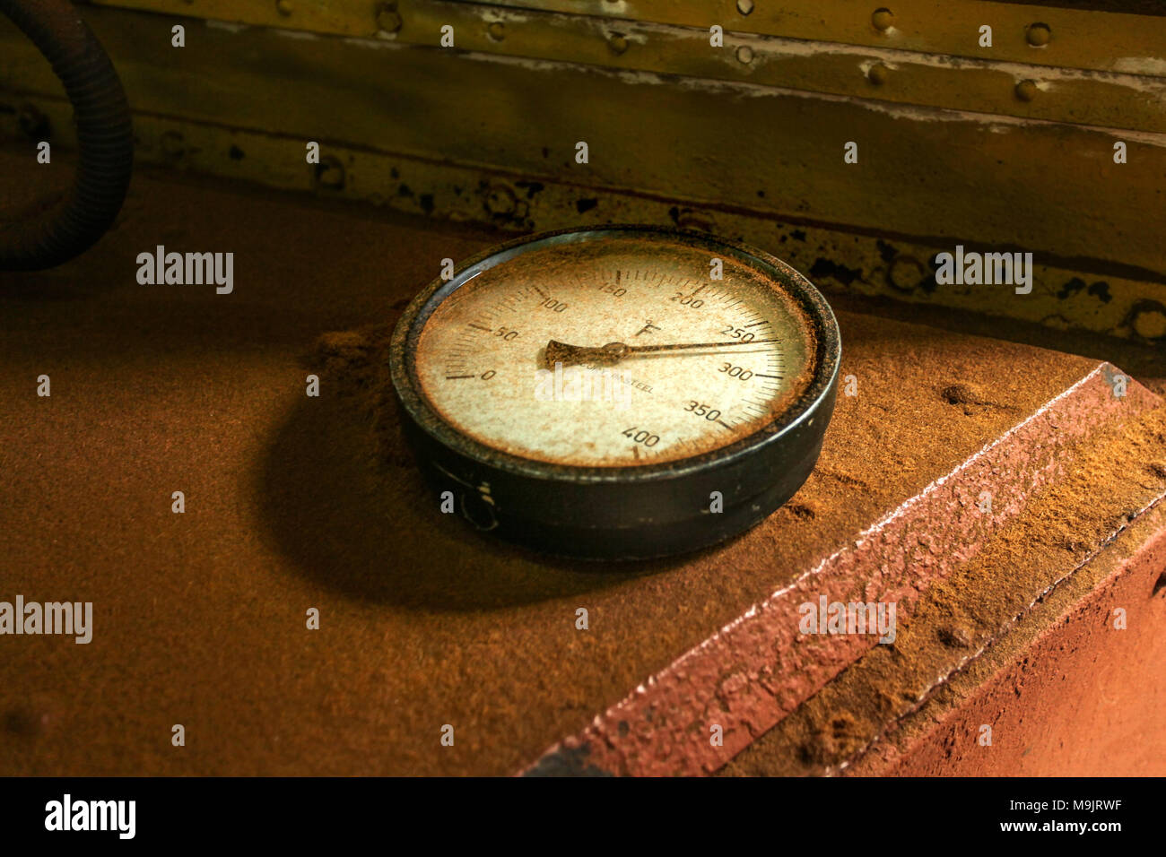 Oven temperature gauge hi-res stock photography and images - Alamy