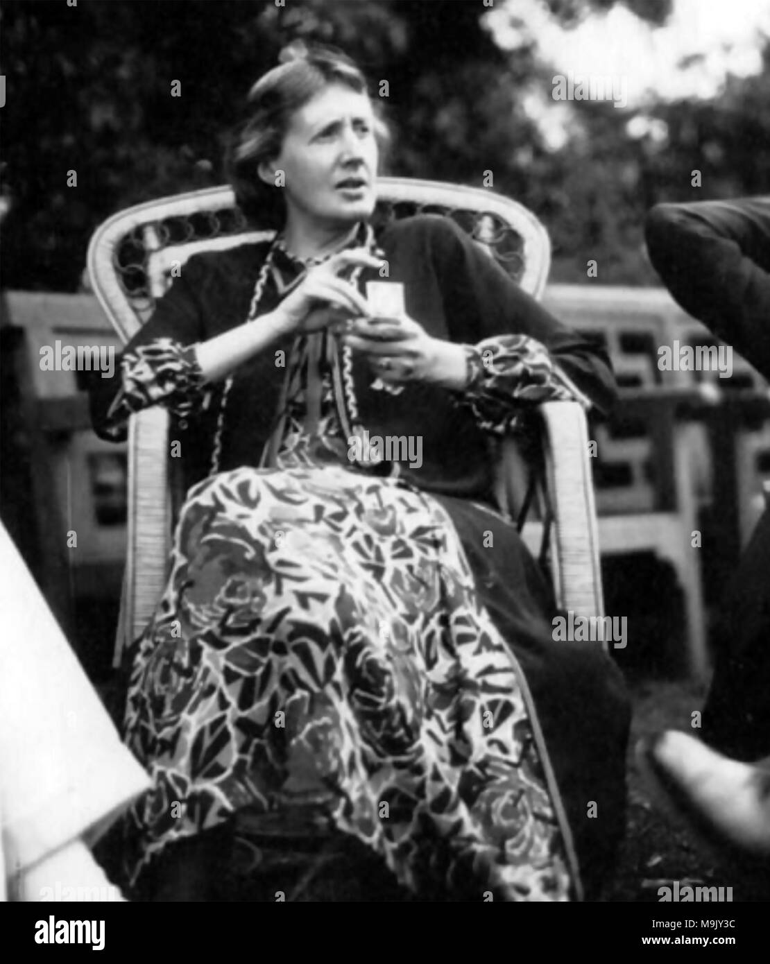 VIRGINIA WOOLF (18821941) English novelist at Garsington Manor,Oxford