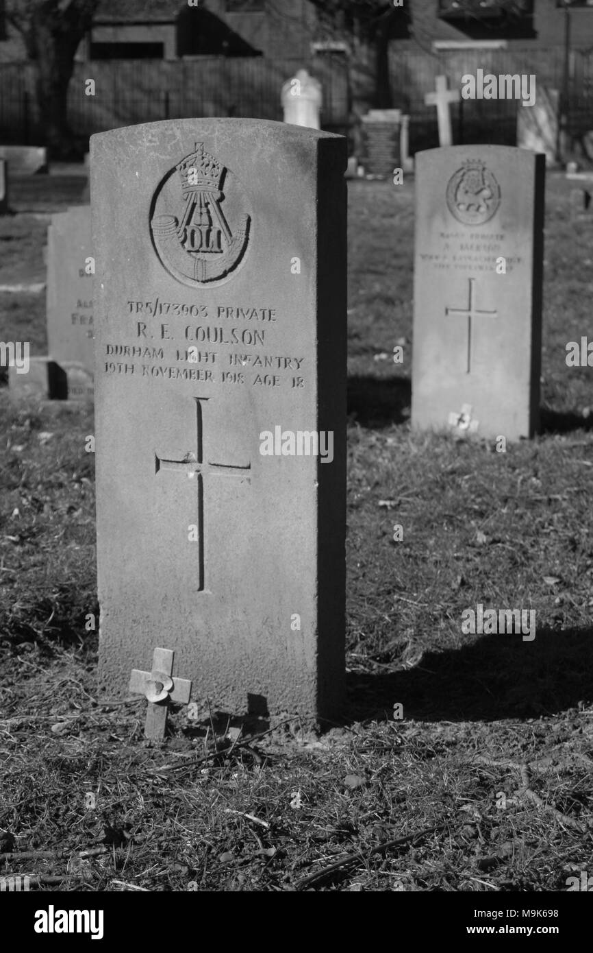 Graves in Manor Road Cemetery, Scarborough Stock Photo