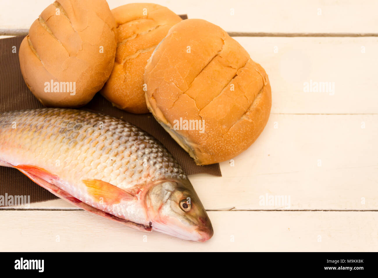 Five loaves of bread and two fish hires stock photography and images