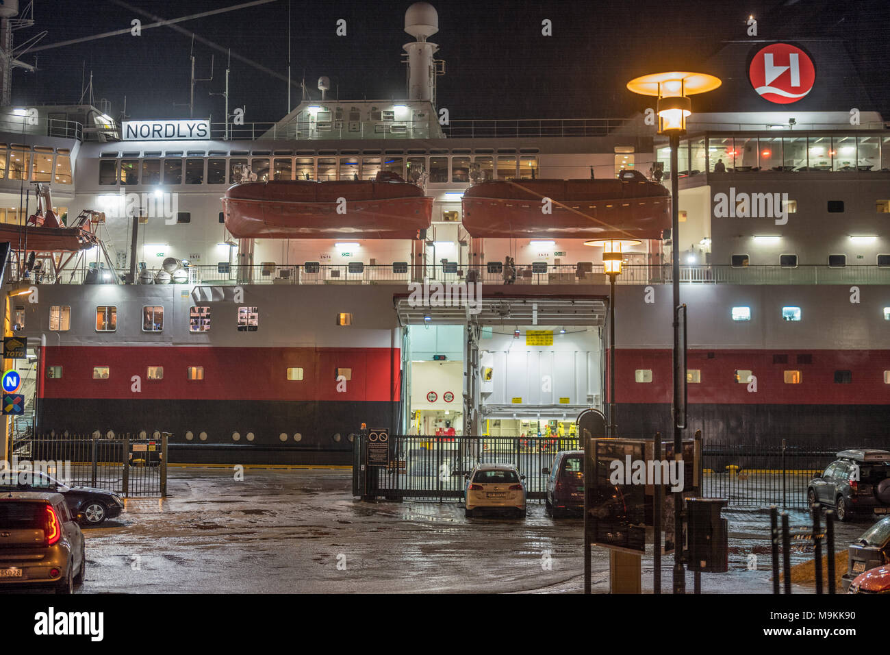 hurtigruten cruise bergen to trondheim