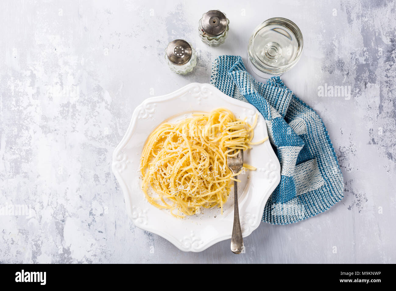 Spaghetti with pecorino cheese and pepper Stock Photo Alamy