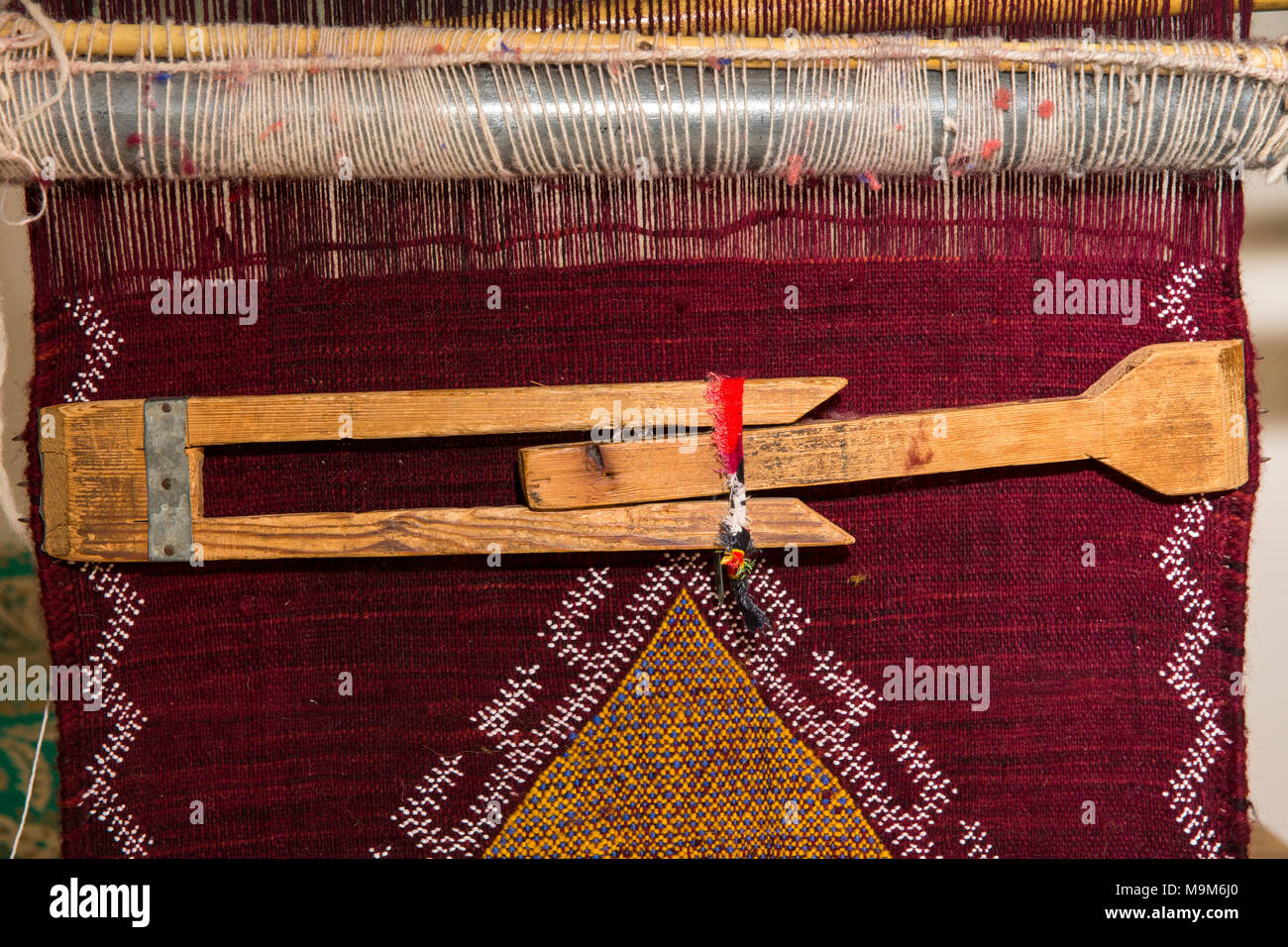 Morocco, Midelt, Kasbah Myriem, women-only textiles workshop, woven textile on loom, detail Stock Photo