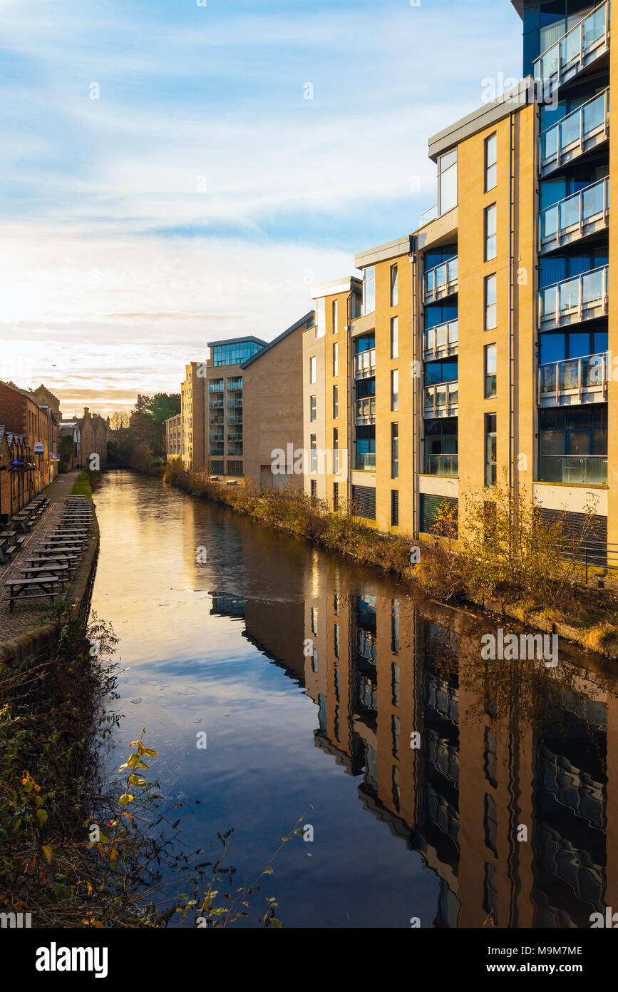 New housing beside the Lancaster Canal in Lancaste,r England Stock Photo Alamy