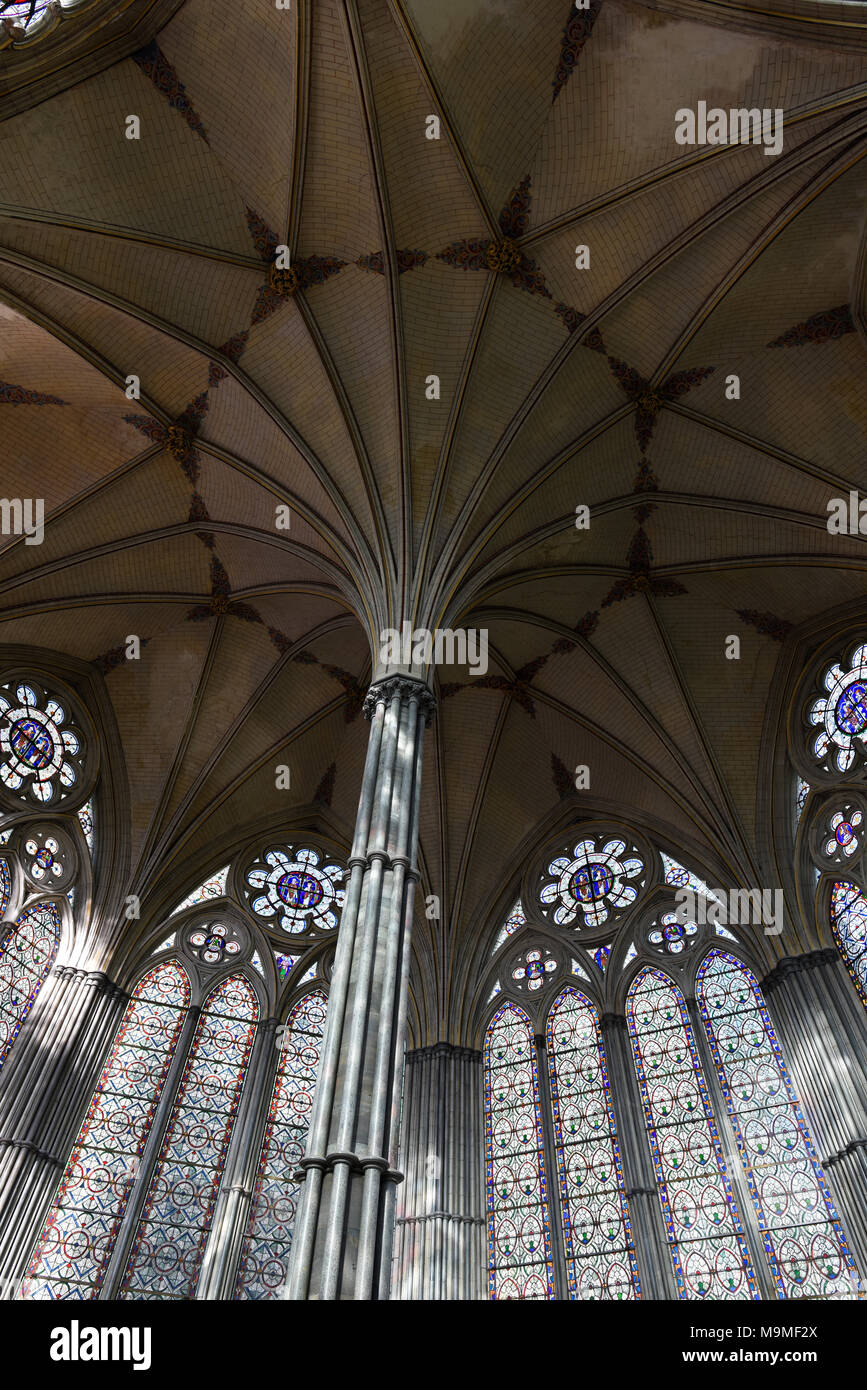The Intricate And Stunning Chapter House In Salisbury Cathedral Wiltshire England Stock Photo Alamy