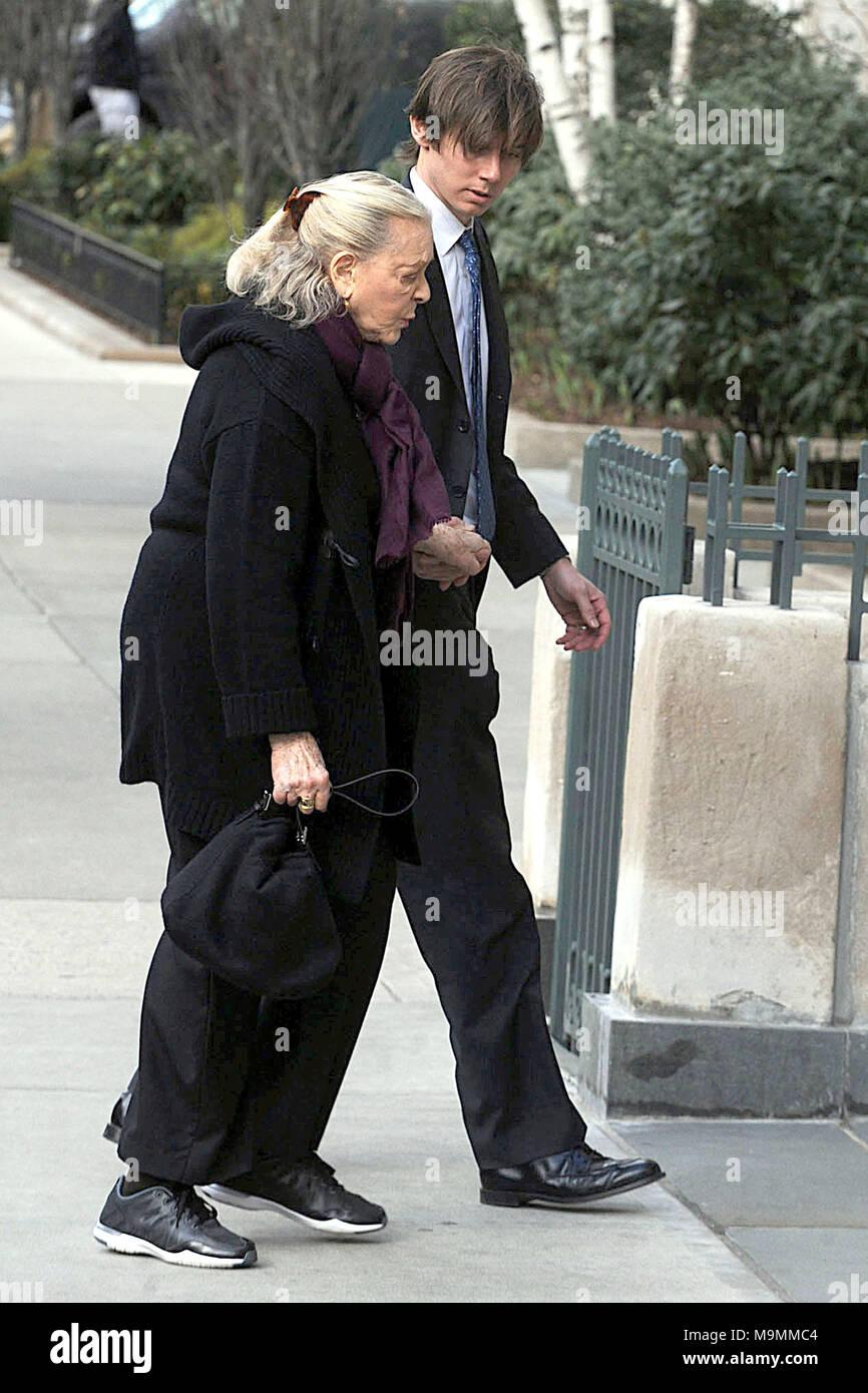 NEW YORK OCTOBER 30,2007 Lauren Bacall and Oscar de la Renta in New
